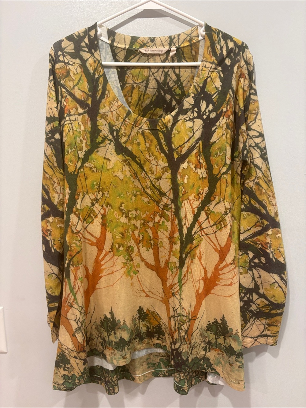 Soft Surroundings Tree-Print Long Sleeve V-NeckGreen, Brown ptp 20-22 length 32